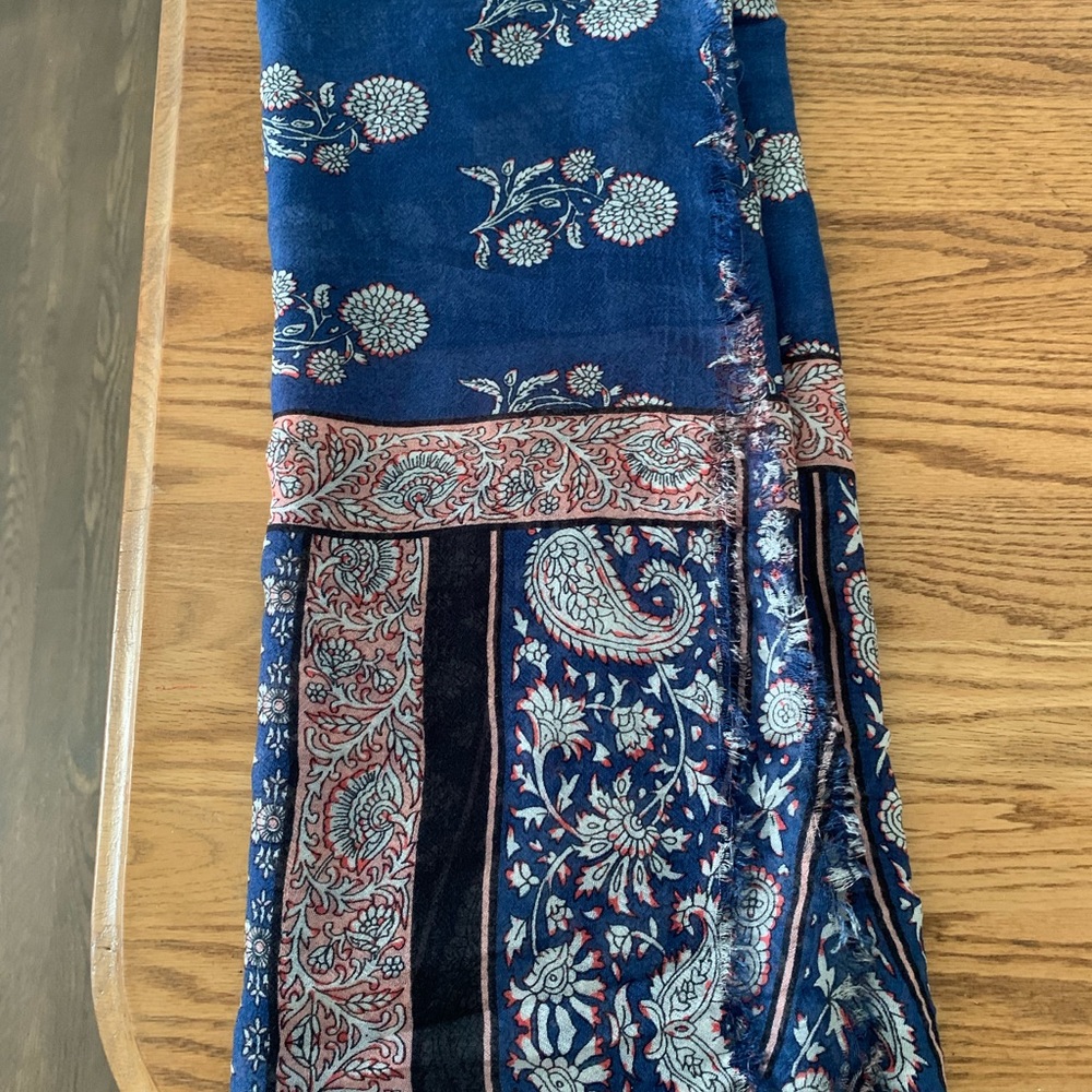 Lightweight Multi-pattern Scarf - Picture 3 of 4